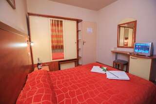Отель Hotel Aneli Сандански Двухместный номер с 1 кроватью или 2 отдельными кроватями-21